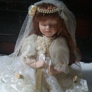 Collectable Memories porcelain doll Elaina